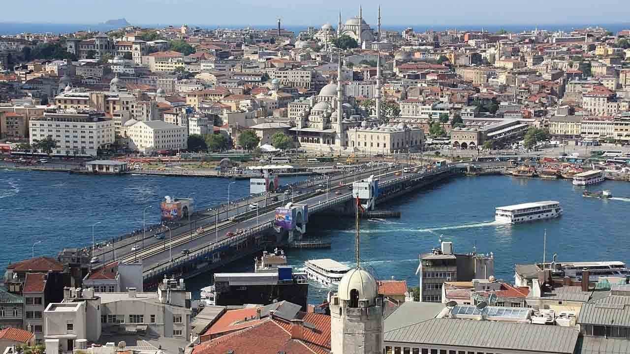 Galata Köprüsü'nde bakım mesaisi: 3 saat trafiğe kapalı olacak