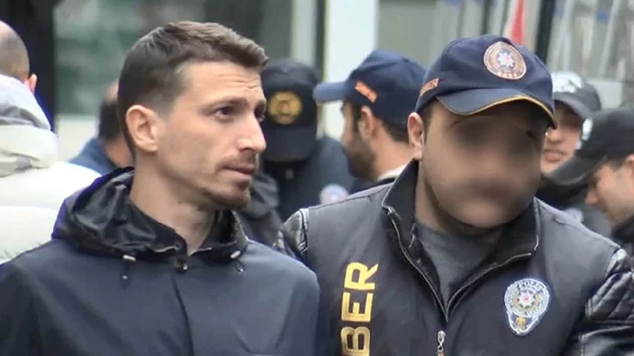 Galatasaraylı futbolcular Mert Hakan Yandaş'ı cezaevinde ziyaret etti