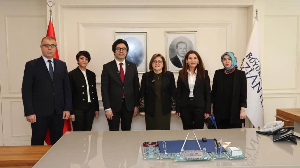 Gaziantep Büyükşehir'den yine bir ilk! Doğum sürecine destek için ebe eşliği modeli