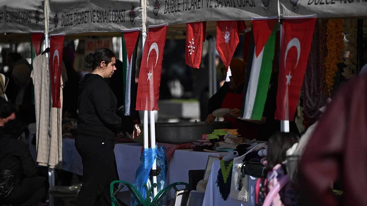 Gazze için kermes düzenlendiler