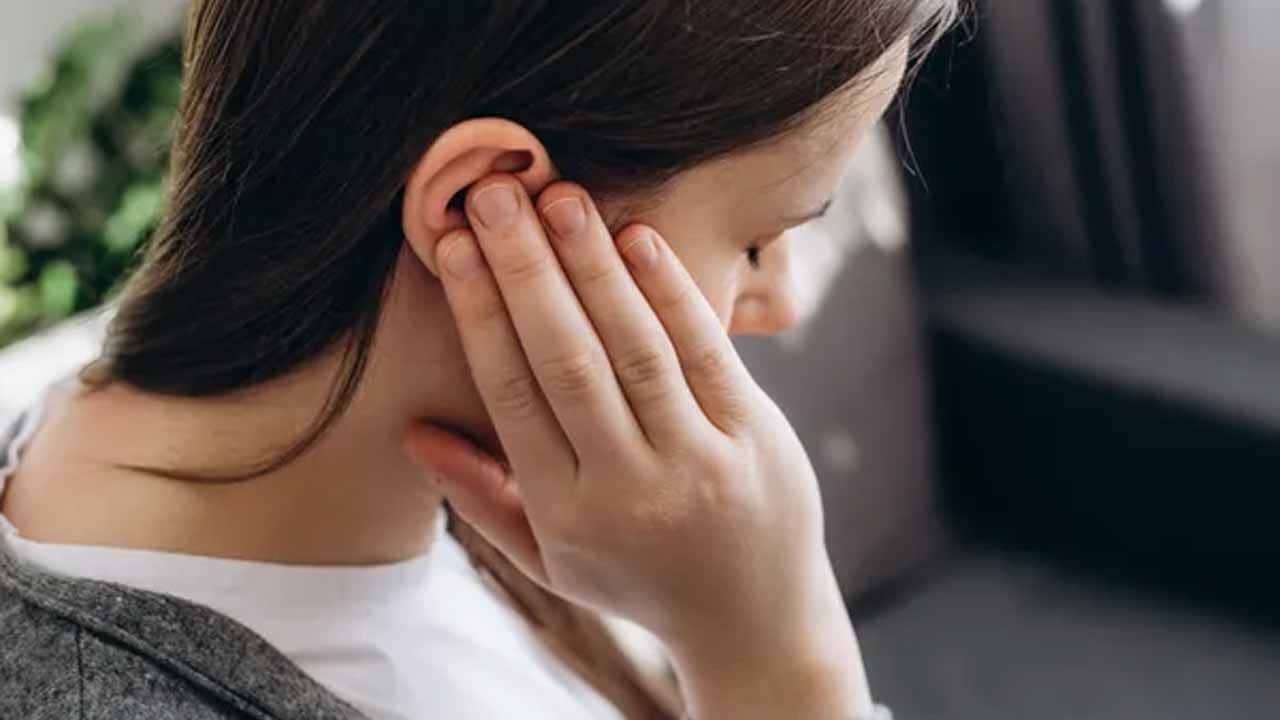 Gece sessizliğinde yankılanan o çınlama: Tek kulaktaki sese dikkat!