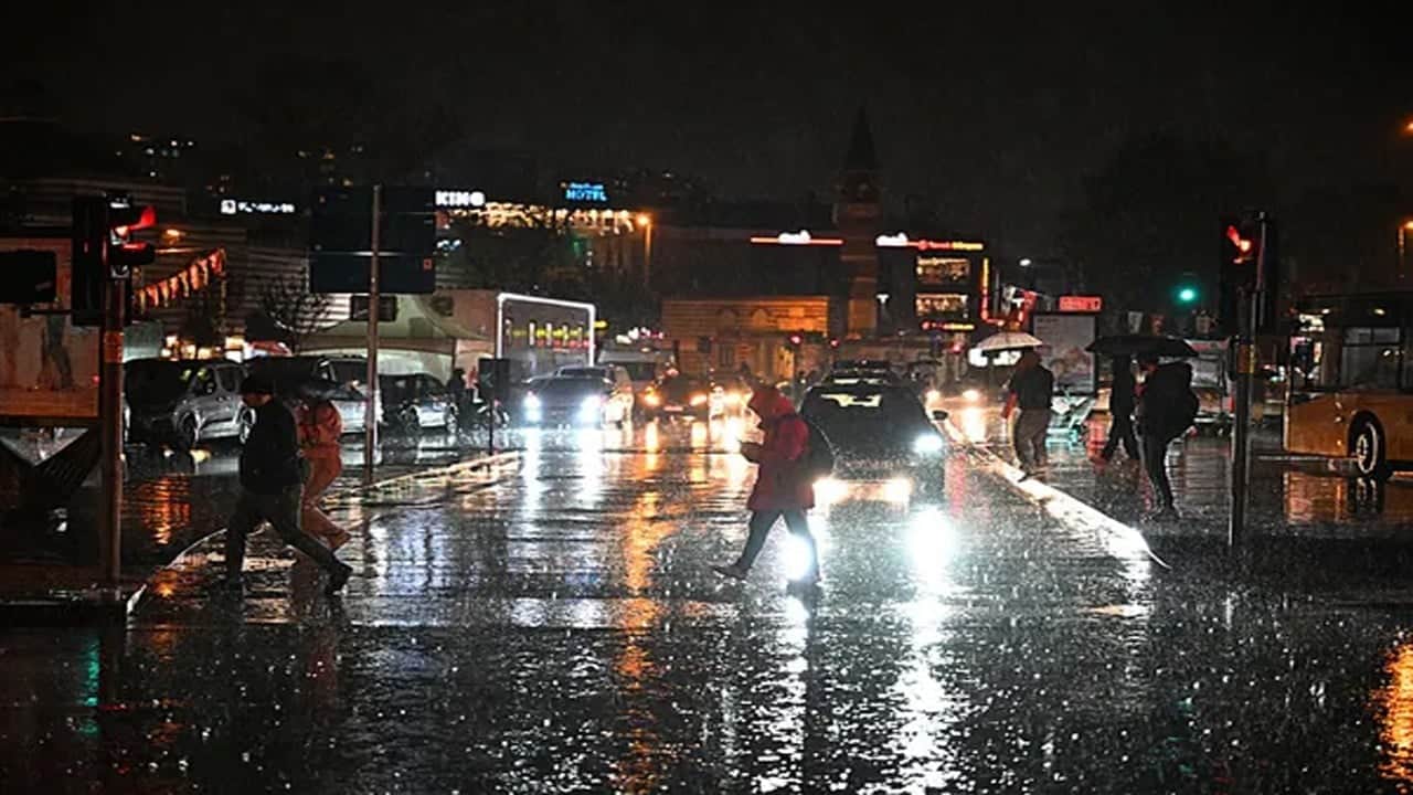 Gece yarısı vuracak İstanbul için sağanak alarmı