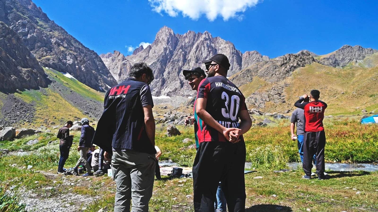 Genç İHH’dan Hakkâri’de 60 gençle çadır kampı