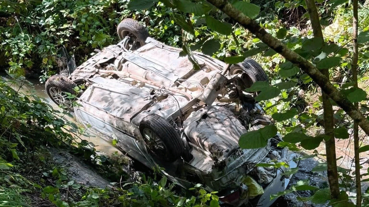 Giresun Görele’de feci kaza : Aracı dereye yuvarlanan din adamı kurtarılamadı