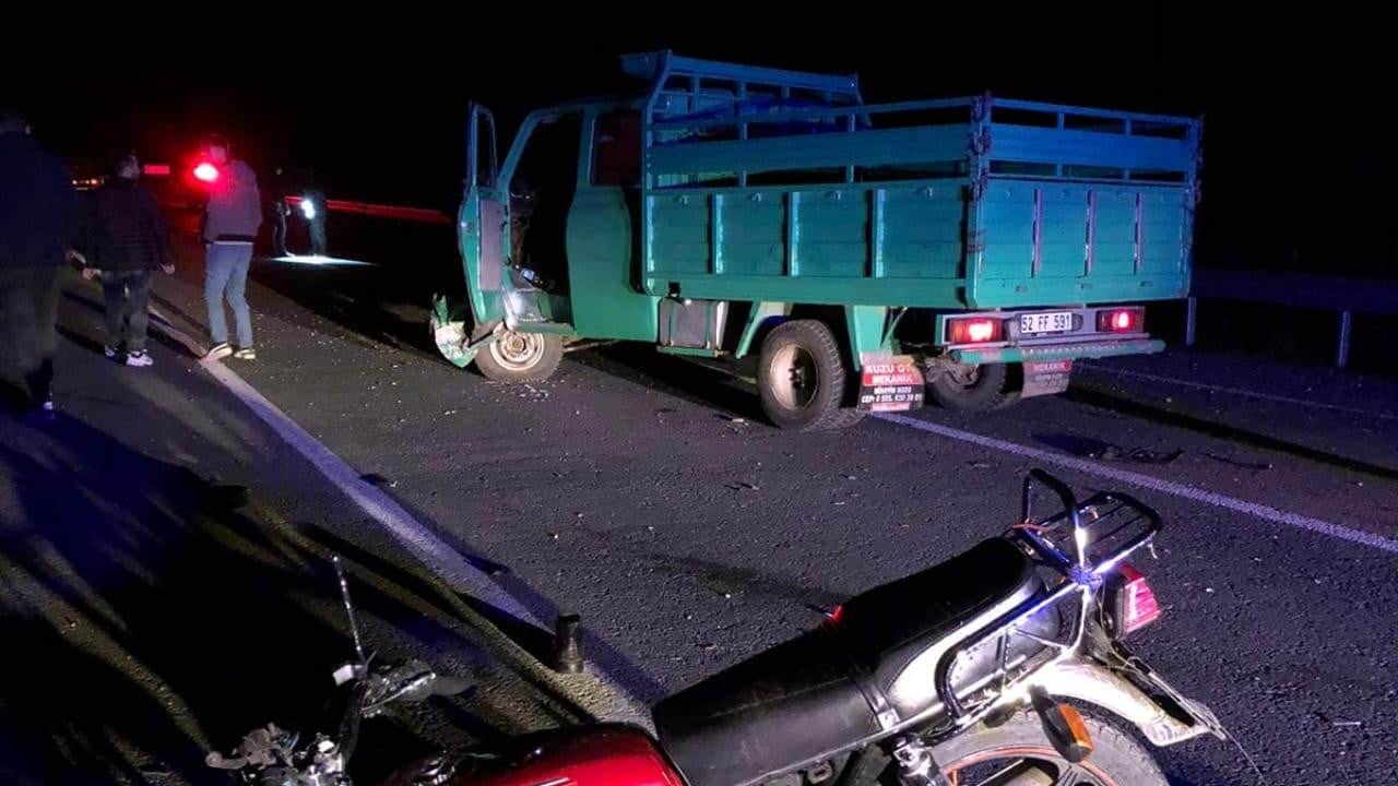 Giresun’da feci kaza: Motosiklet kamyonetle çarpıştı, 2 kişi hayatını kaybetti!