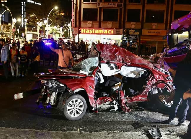 Giresun'da feci kaza! Tır, iki otomobile çarptı: 5 ölü, 6 yaralı
