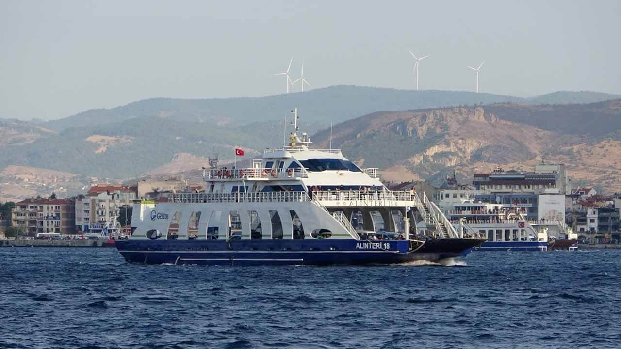Gökçeada'ya fırtına engeli: Bazı feribot seferleri iptal edildi