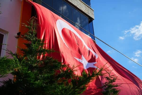 Görev başında şehit oldu, baba ocağı Türk bayraklarıyla donatıldı