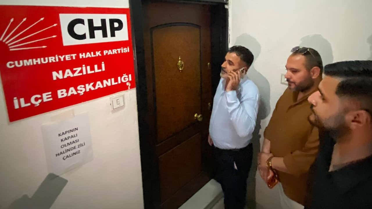 Görevden alınan eski yönetim kapıyı açmadı: CHP’li başkan kapıda kaldı!