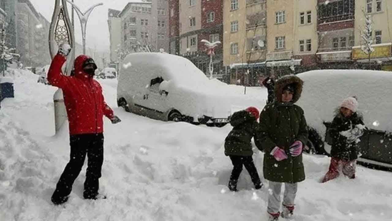 Gümüşhane'de kar nöbeti devam ediyor! Gözler 13 Ocak için valilikten gelecek açıklamada