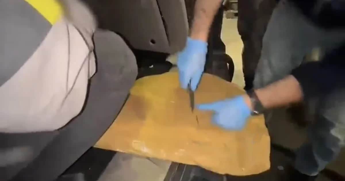 Gürbulak'ta durdurulan araçta döşemeler söküldü: 79 kilo 642 gram afyon sakızı