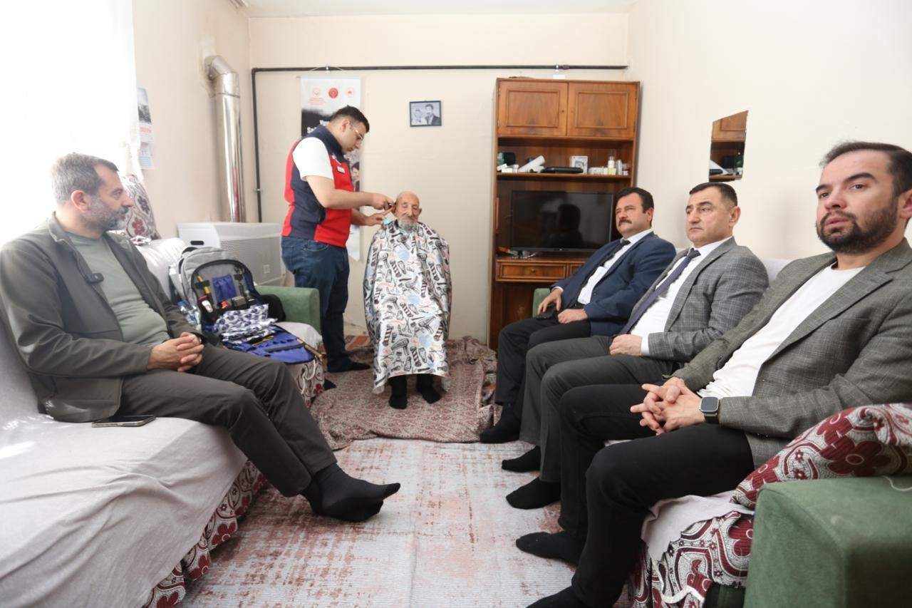 Gürsu’da çocuklara destek, büyüklere vefa