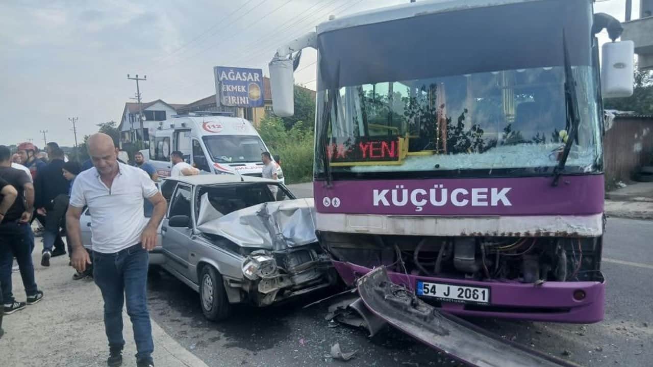 Halk otobüsü otomobille çarpıştı! Yaralılar var