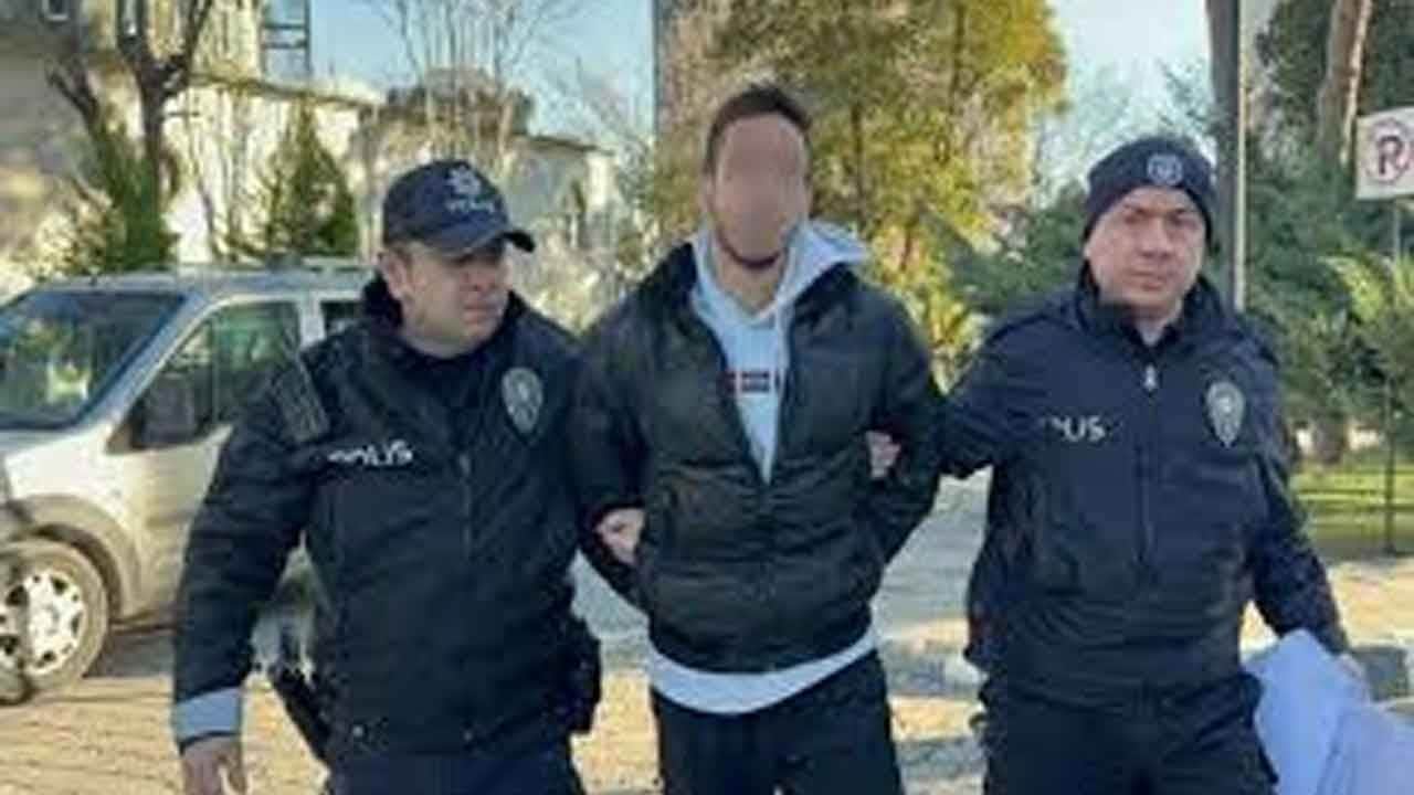 Halk otobüsünde dehşet! Lise öğrencisinin boğazına bıçak dayayan maganda tutuklandı!