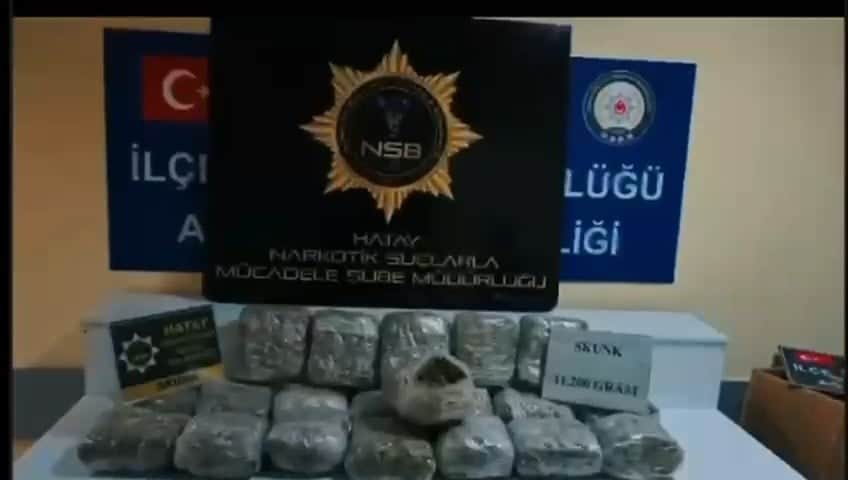 Hassa'da uyuşturucu operasyonu! Kamyonetin içinden zehir fışkırdı!