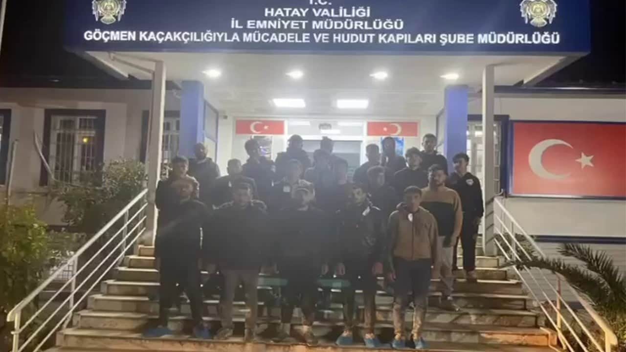 Hatay'da 19 kaçak göçmen yakalandı iki gözaltı