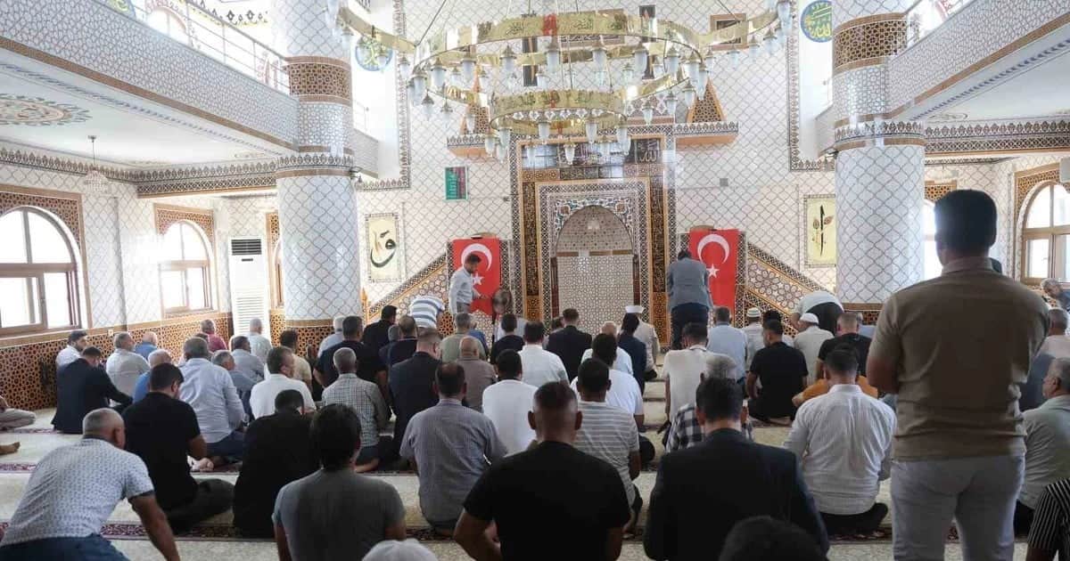 Hatay'da asrın felaketinden bu yana inşa edilen 135'inci cami ibadete açıldı