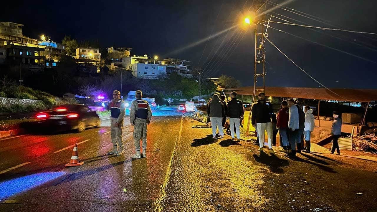 Hatay'da iki aracın çarpıştığı kazada 1 kişi yaralandı