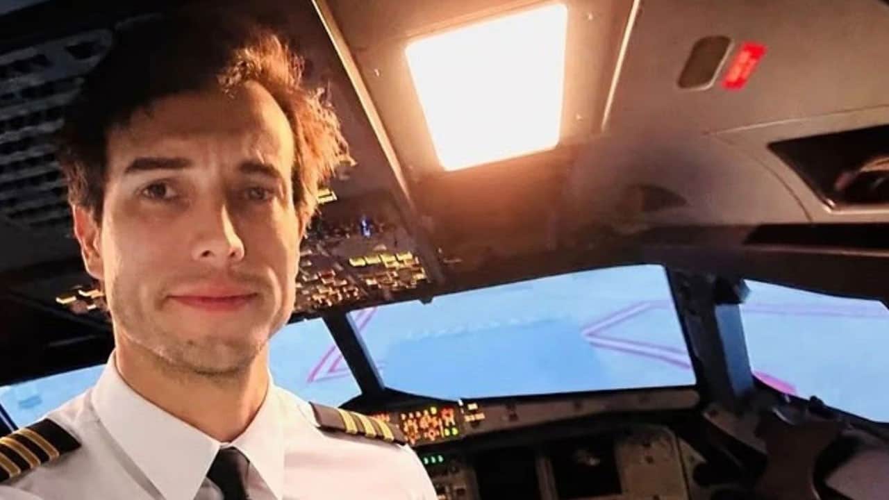 Havada dehşet: Pilot kapıyı açıp atladı, uçağı kız öğrenci indirdi