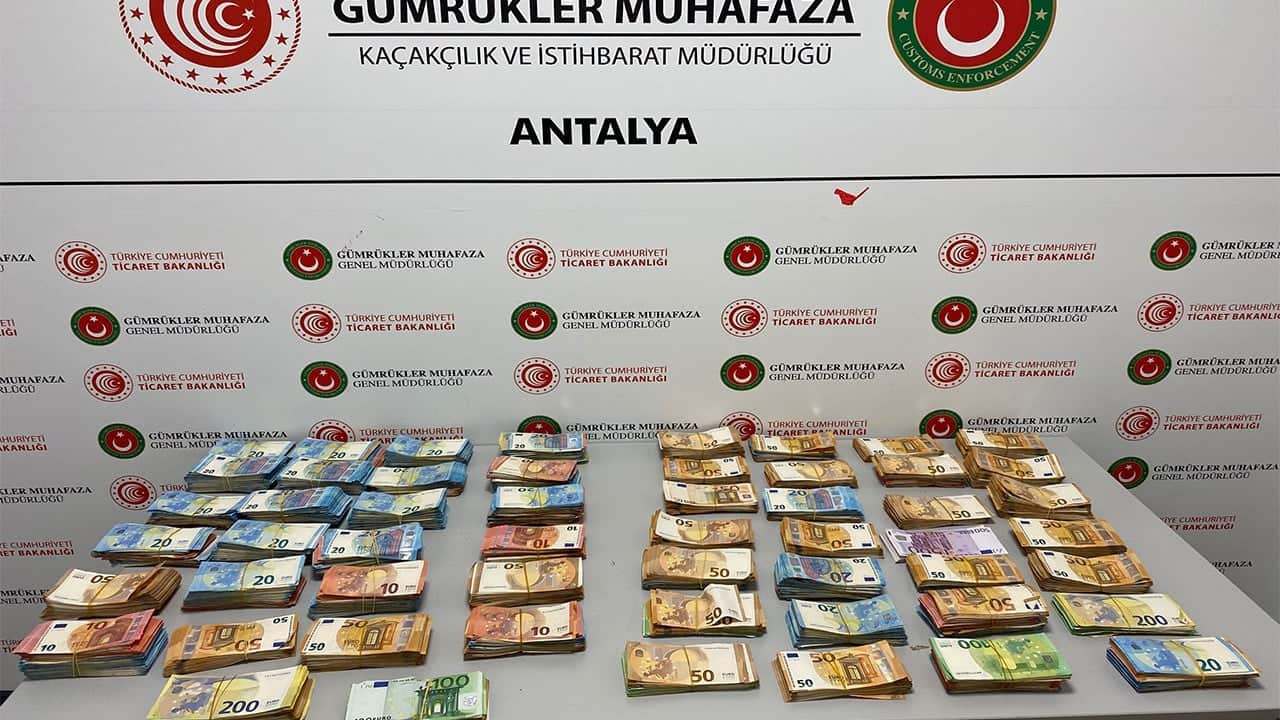 Havalimanında bebek bezine gizlenmiş 381 bin avro ele geçirildi