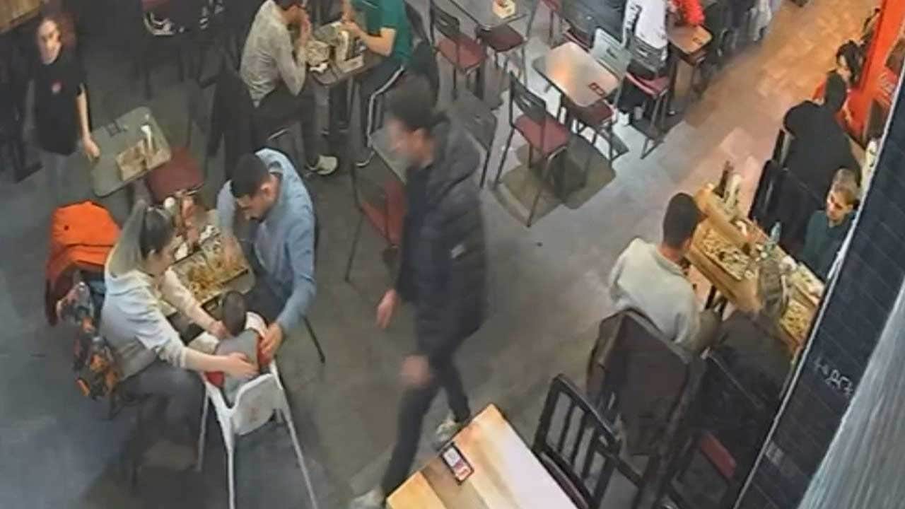 Heimlich manevrası ile bebeği kurtardı
