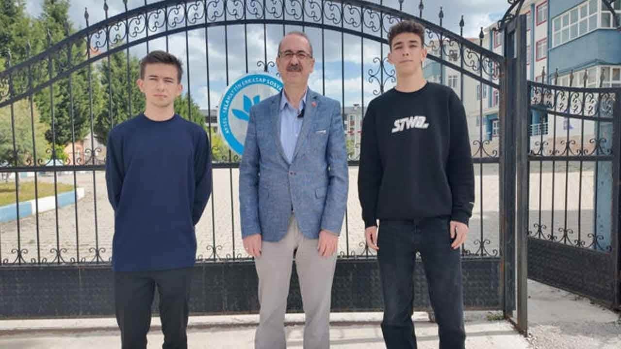 Helal olsun! Liseli gençler Türkiye'nin gönlünü fethetti