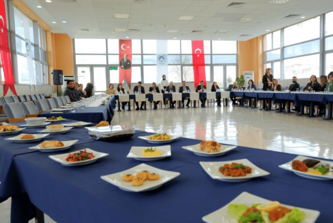 Hem Sağlıklı Hem Yöresel: Üniversiteli Gençlerden Lezzet Sunumu