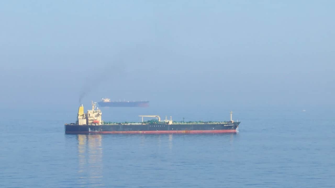 Hindistan, İran'a ait petrol tankerine el koydu!