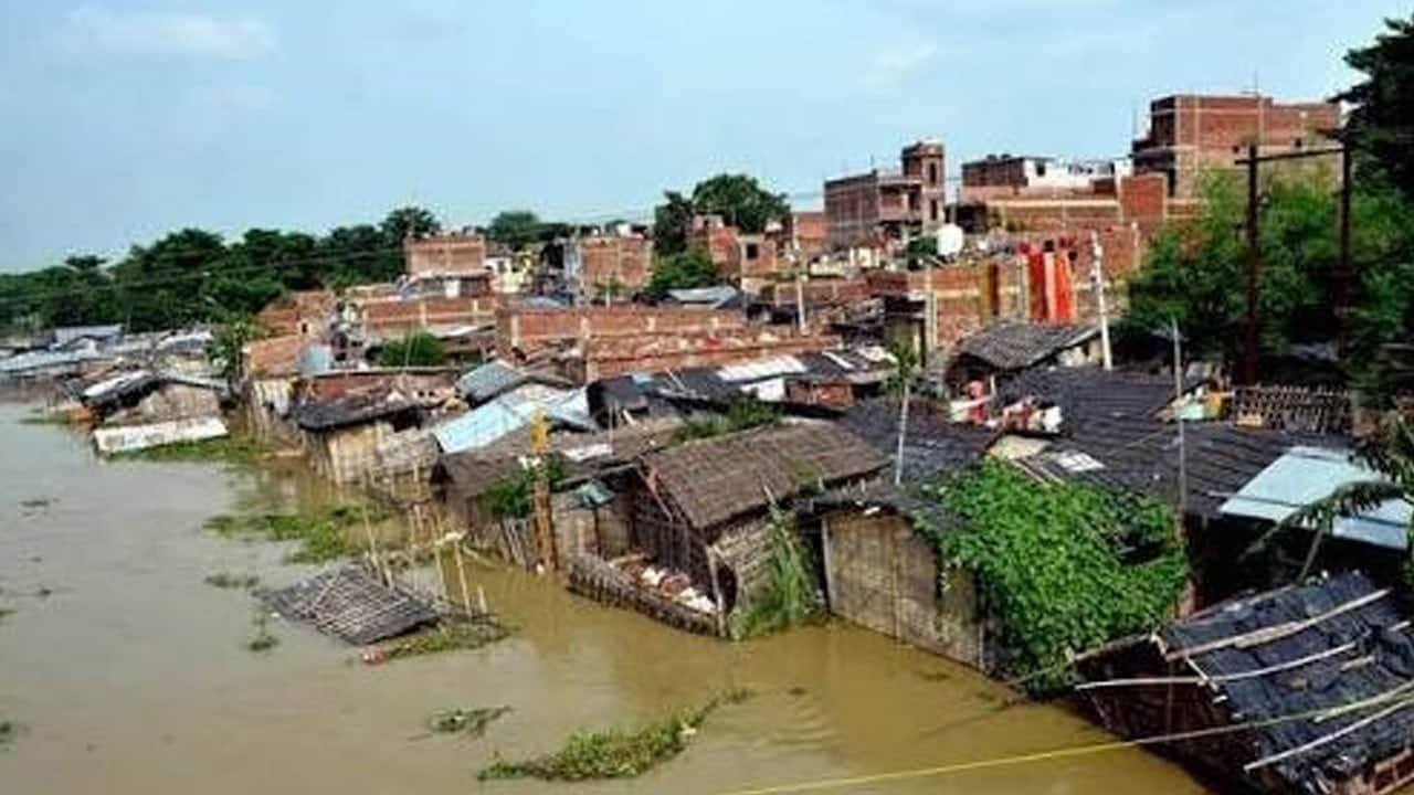 Hindistan'da şiddetli yağışlar 16 can aldı