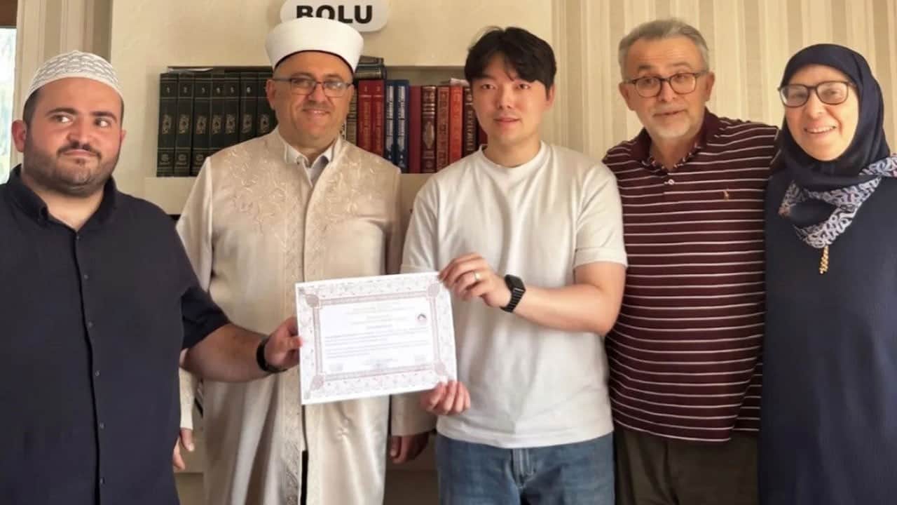 İhtida merasimi yapıldı! Güney Koreli Seungjın Hong Müslüman oldu