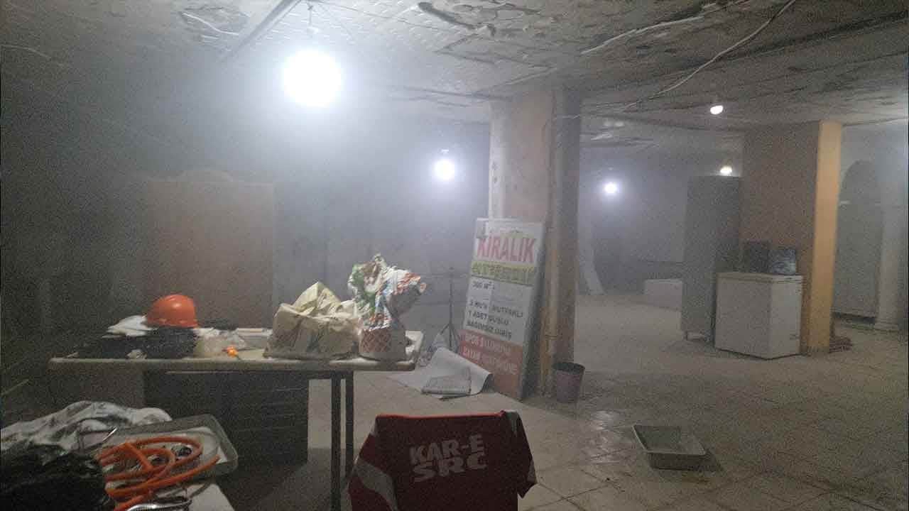 İlkadım'da köfteci dükkanında akılalmaz yangın! Dumandan boğulan mahalleli şikayetçi oldu köfteci şarkı söyledi!
