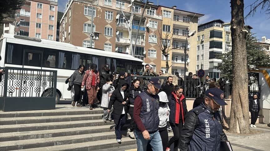 İşlemedikleri suç kalmamıştı! 12 ilde eş zamanlı operasyonda 64 zanlı gözaltına alındı