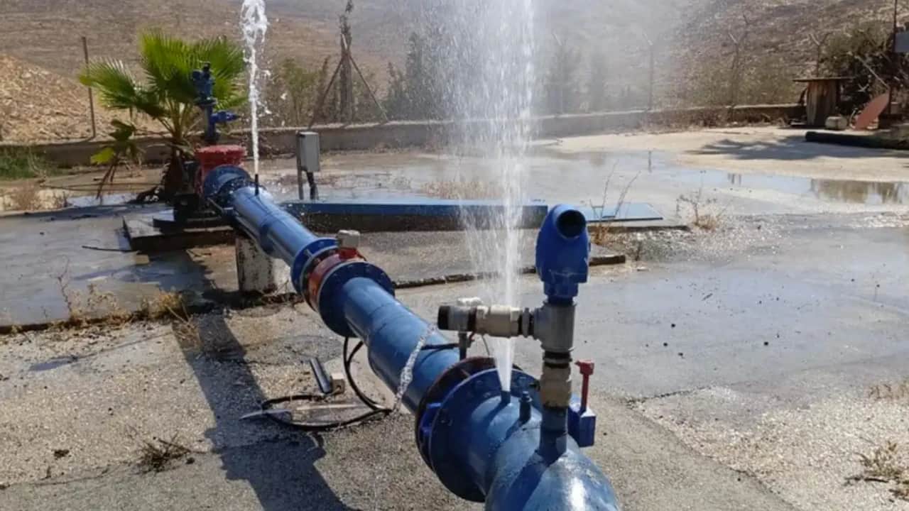 İsrail Filistinlilerin ana su kaynağını kesti!