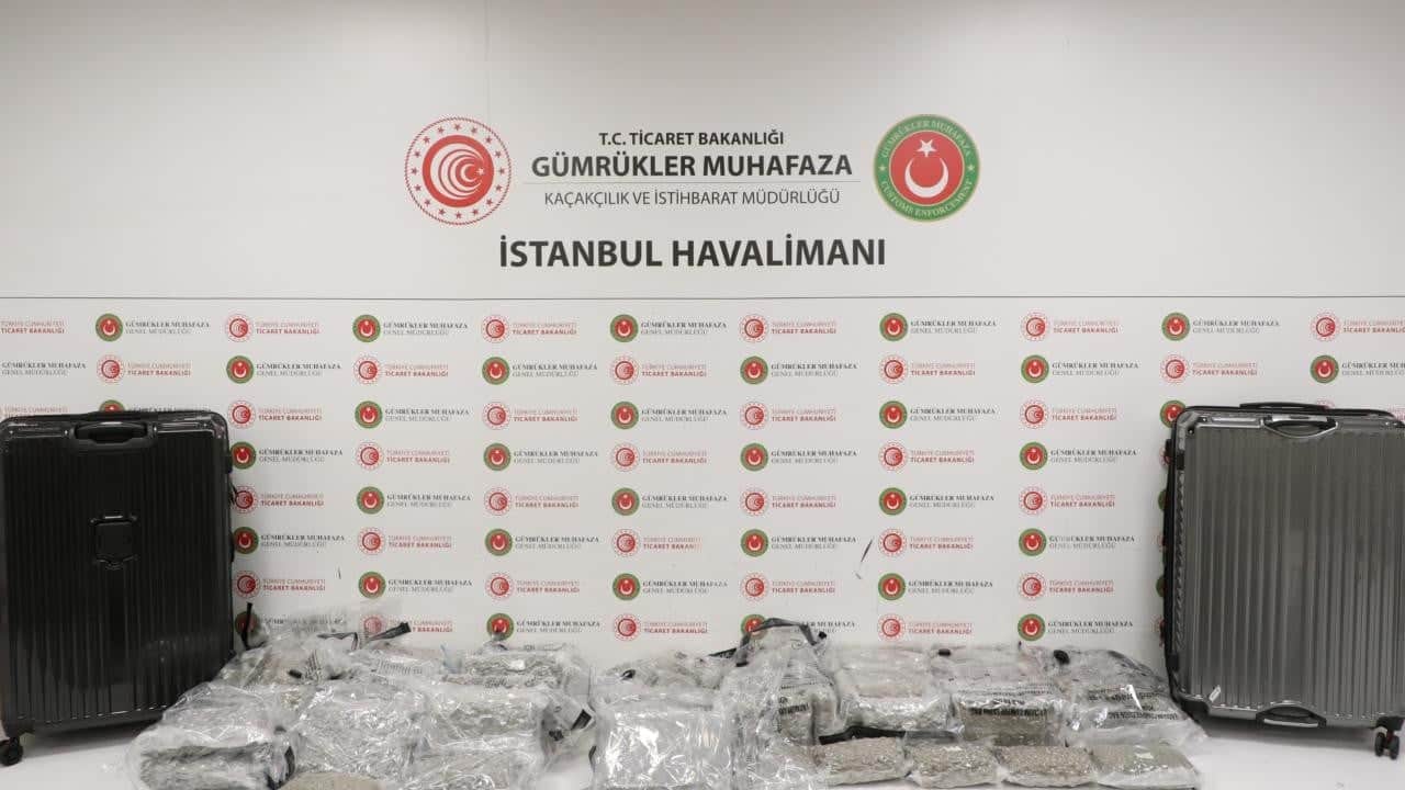 İstanbul Havalimanı'nda iki ayrı operasyon: 34 kilogram uyuşturucu ele geçirildi
