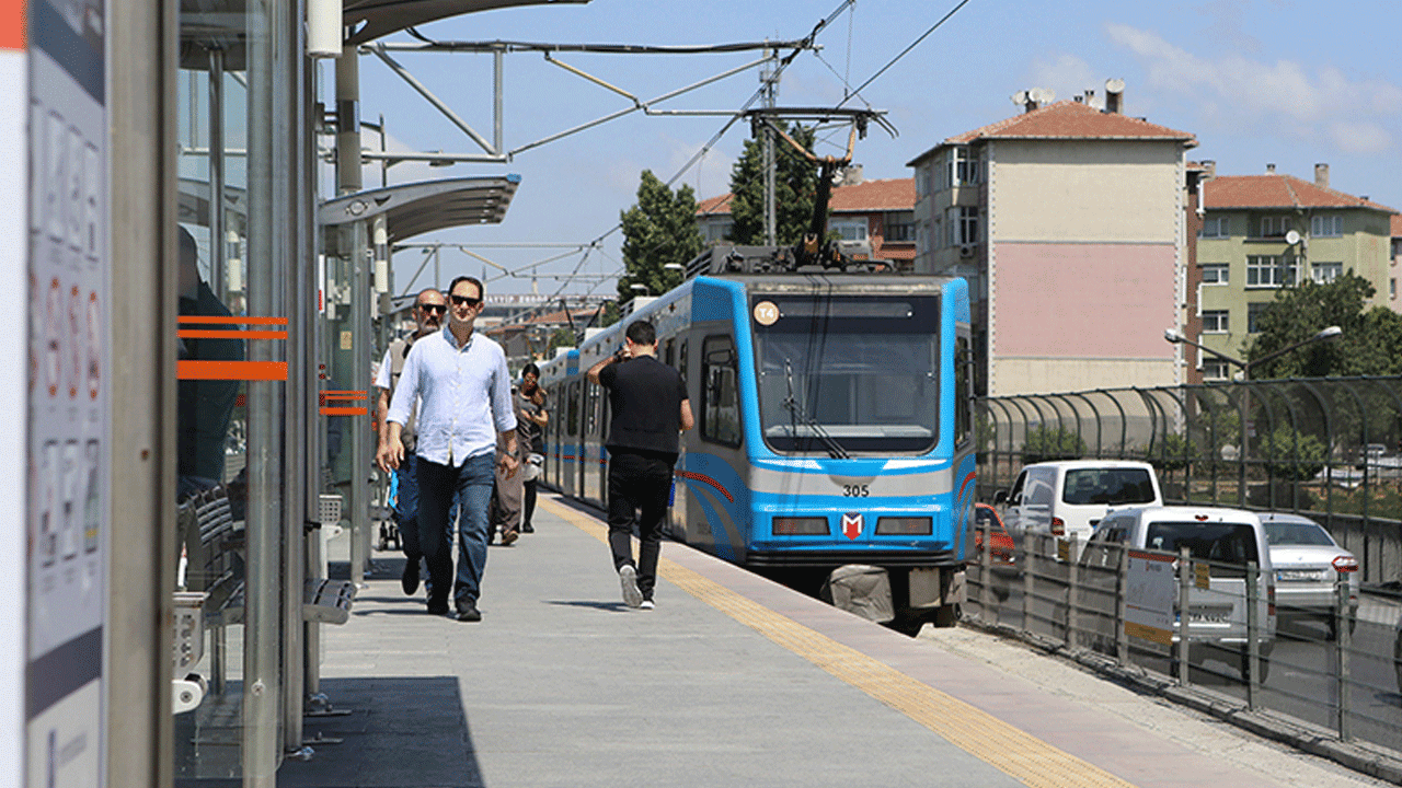 İstanbul Sultangazi'de tramvay seferlerini durduran kaza