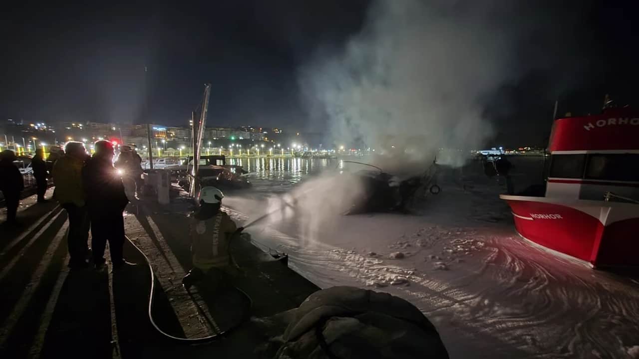 İstanbul'da bir yatta çıkan yangın söndürüldü