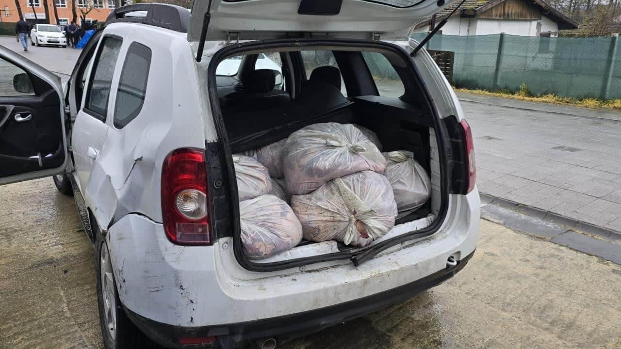 İstanbul'da piyasaya sürülmek üzere hazırlanan 306 kilogram at eti ele geçirildi