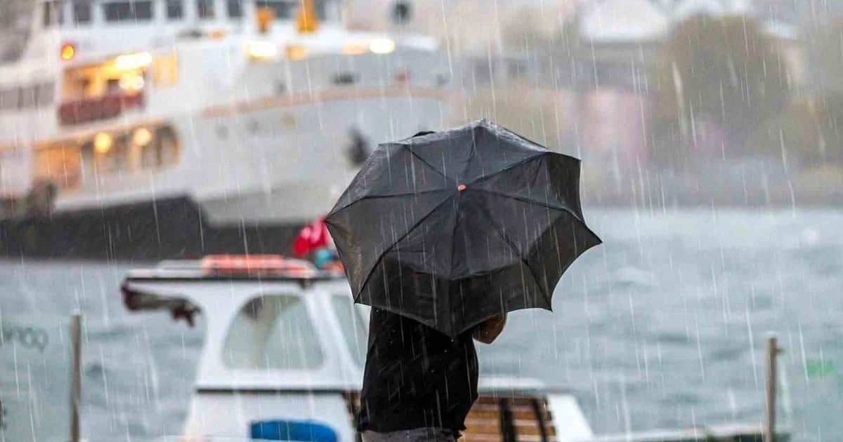 İstanbul'da sağanağın çarşamba akşamına kadar aralıklarla sürmesi öngörülüyor