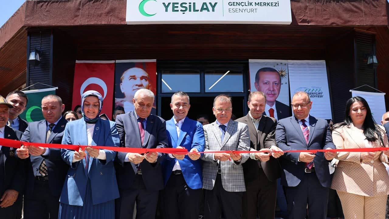 İstanbul’un ikinci Yeşilay Gençlik Merkezi Esenyurt’ta açıldı: Bir çay iç, bağımlılıkla mücadeleye katıl!