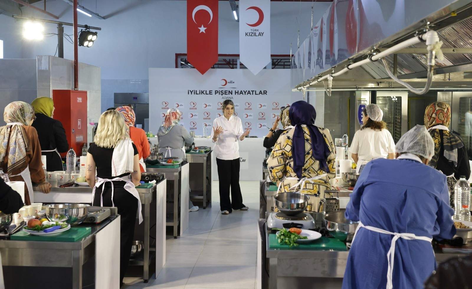 "İyilikle pişen hayatlar" Adana’da iyiliği büyüttü