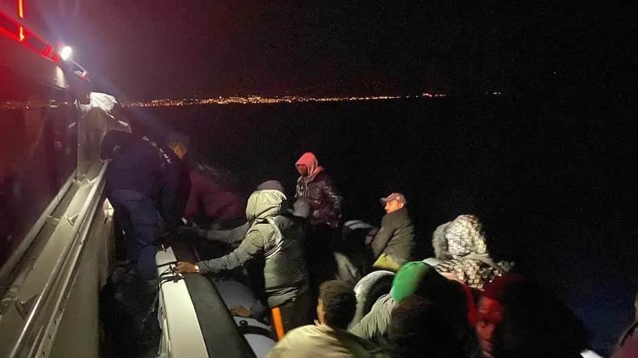 İzmir açıklarında 75 düzensiz göçmen kurtarıldı
