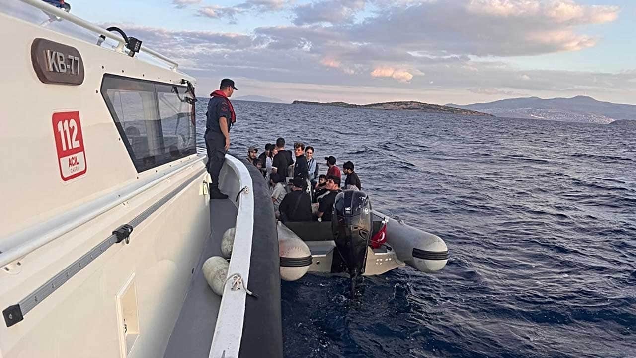 İzmir açıklarında hareketli saatler