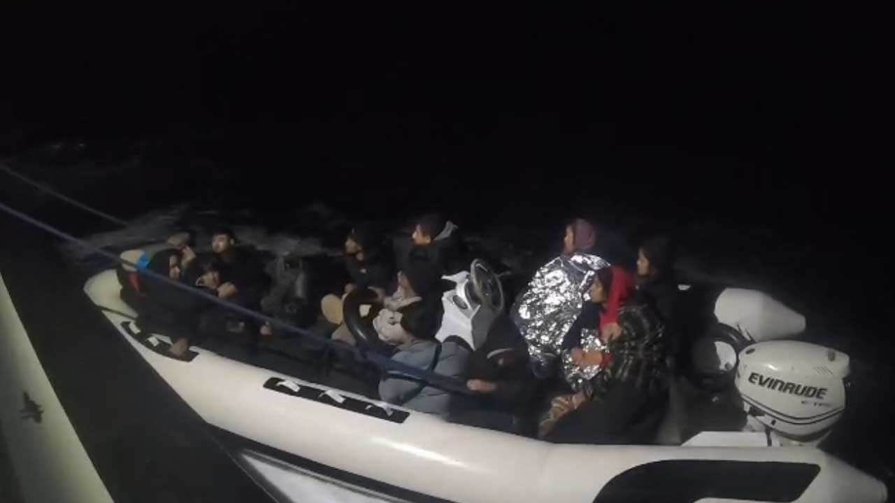 İzmir'de 56 düzensiz göçmen yakalandı