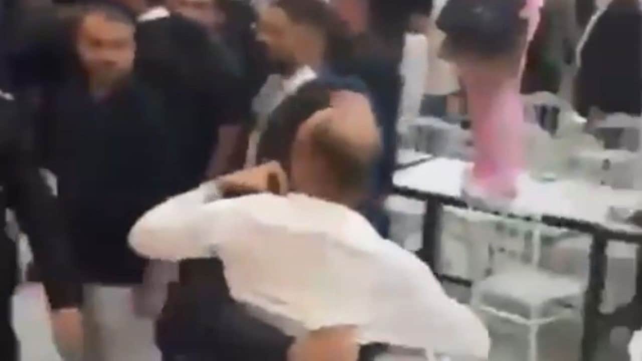 İzmir’de YENİ Parti’liler arasında kavga çıktı