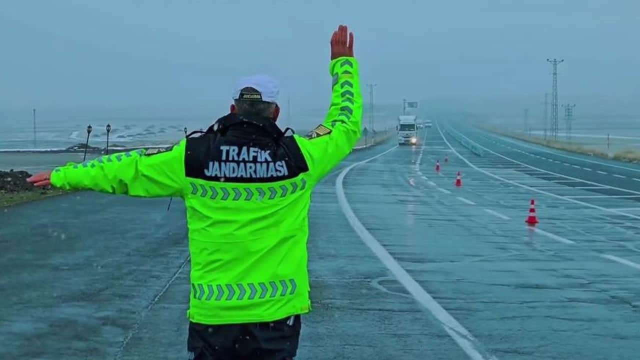 Jandarmadan kış lastiği denetimi