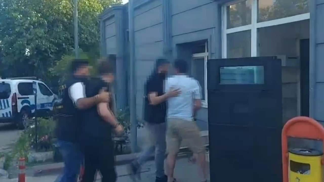 Kabus baba-oğul, 22 yaşındaki genci metrobüsten indirip öldürdü