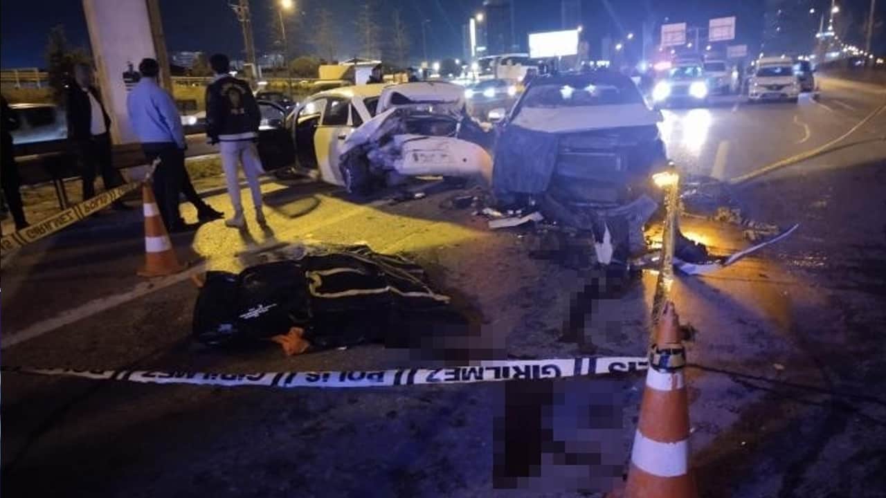Kadıköy’de emniyet şeridindeki sürücüye otomobil çarptı: 1 ölü