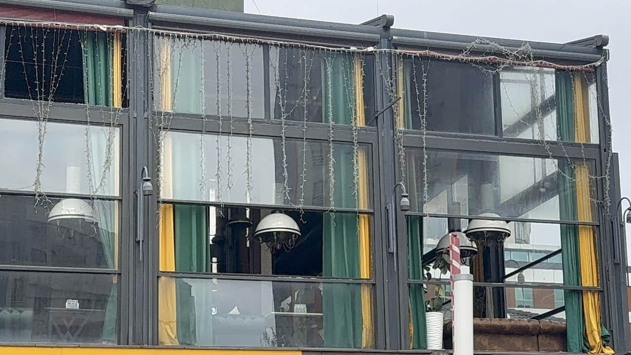 Kafeye haraç kurşunu! Üzerinden el bombası da çıktı