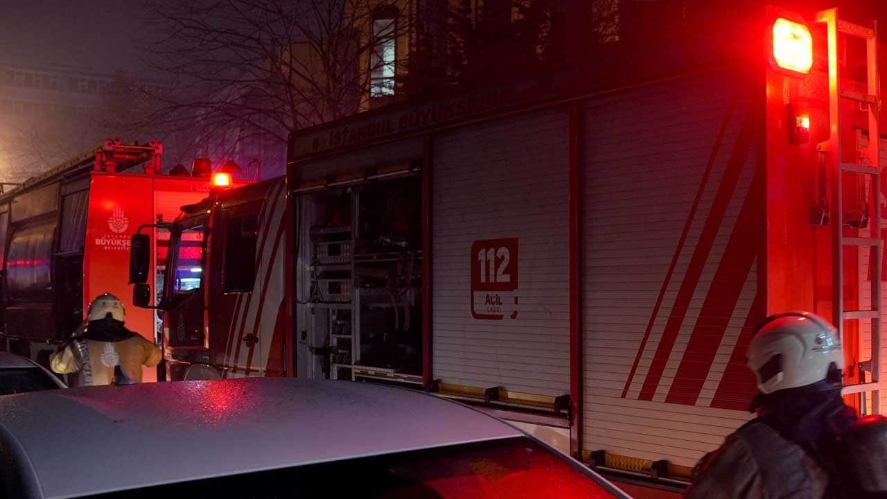 Kağıthane’de iş hanında korkutan yangın! 11 kişi kurtarıldı