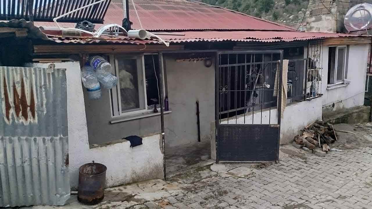 Kahramanmaraş'ta korkutan alevler! Elektrik kontağı evi küle çevirdi!